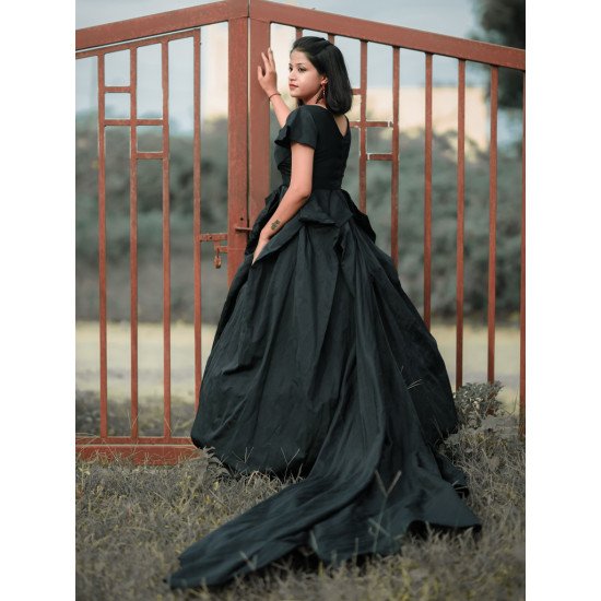 Designer Black Tail Gown For  Pre Wedding