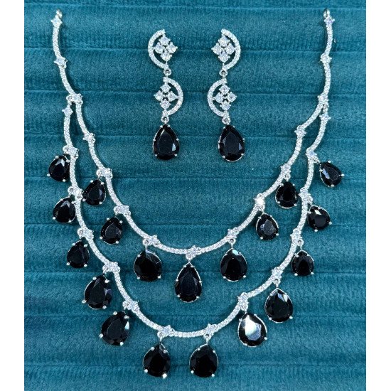 Black Teardrop Necklace Set with Diamond Look Finish – Festive Collection