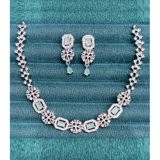 Single Layer Cubic Zirconia Necklace Set with Floral Detail – Elegant Jewelry Set