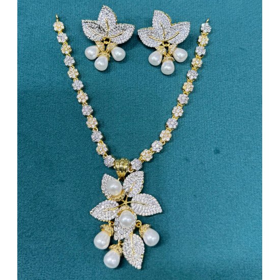 Glam Up Your Festive Look – Emerald-Inspired Jewelry Set with Pearls & Dazzling Detail