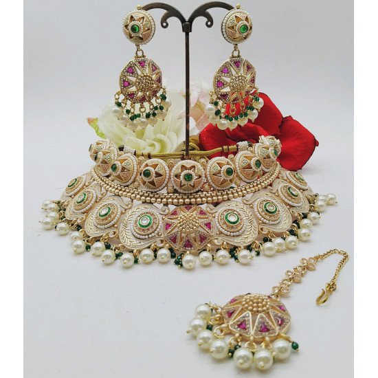 Royal Star Motif Green and Pink Kundan Bridal Choker Set with Earrings & Maang Tikka – Pearl & Meenakari Design