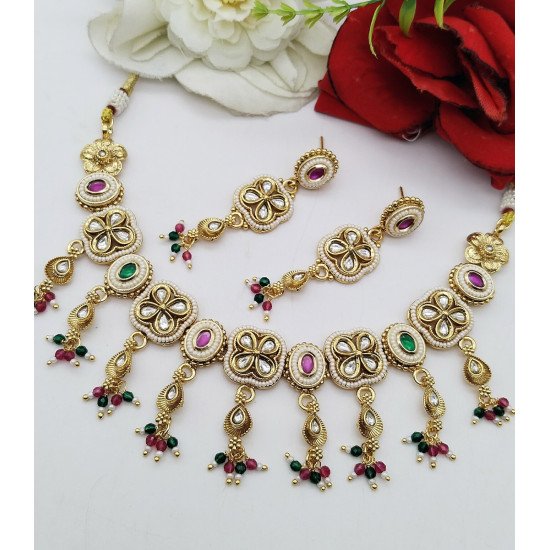 Antique Gold Choker Necklace Set with Pearls and Kundan Detailing