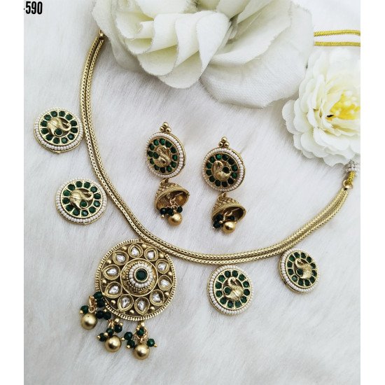 Minimal Gold Textured Kundan And Pearl Work Necklace