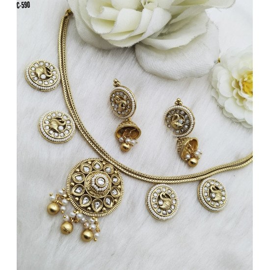 Minimal Gold Textured Kundan And Pearl Work Necklace