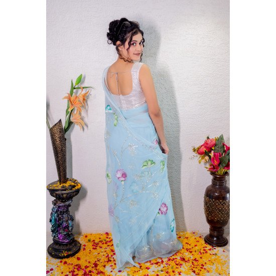 नीलवर्णः (nīlavarṇaḥ) saree